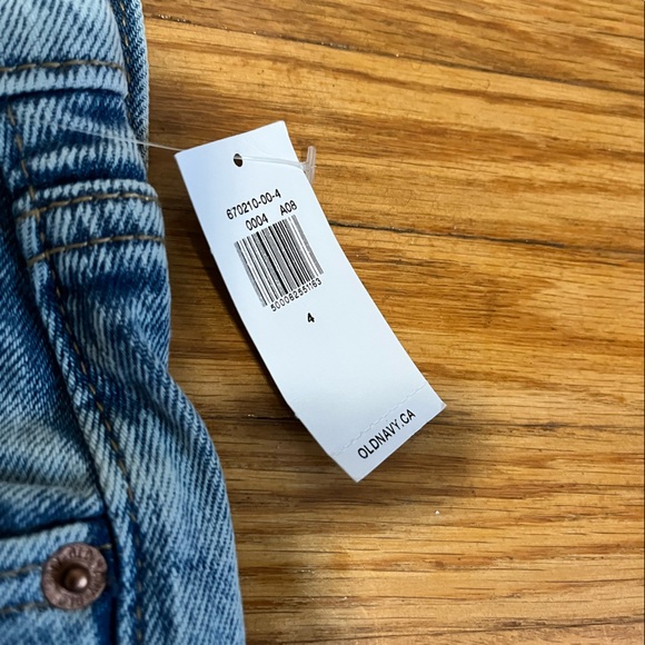NWT. Old Navy sky high Denim Shorts - Picture 3 of 10
